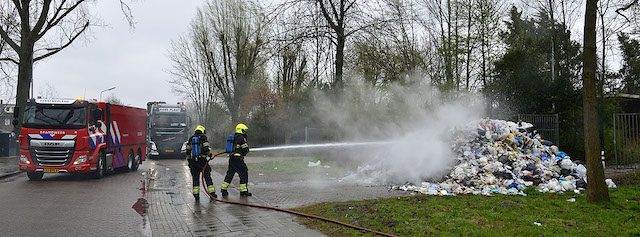 2022/102/20220404-11u48 GB 006 Buitenbrand Rijstvogelstraat.jpg